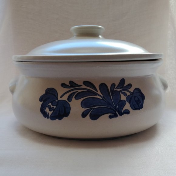 Pfaltzgraff Blue Yorktowne 2 Quart Baking Dish - Picture 1 of 9